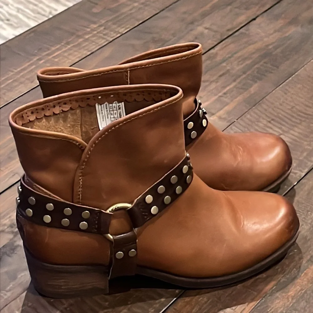 UGG Darling Harness Whisky Leather Ankle Boots - Picture 2 of 16